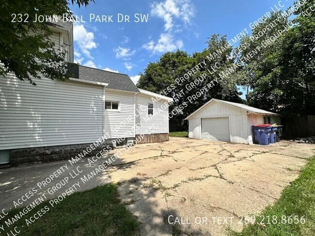 Building Photo - 232 John Ball Park Dr SW