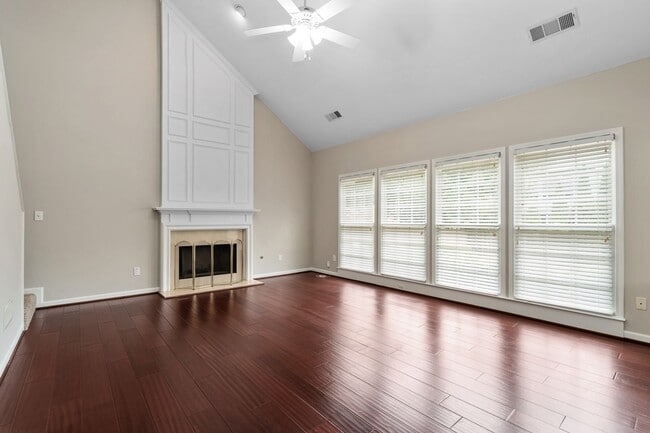 Building Photo - Spacious 4-Bedroom Two-Story Home in Dunwo...