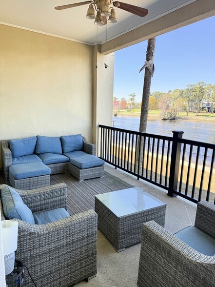 Building Photo - 265 Venice Way