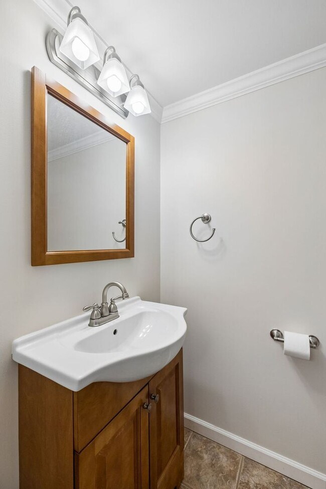 Building Photo - Pet Friendly Four Bedroom with Basement!