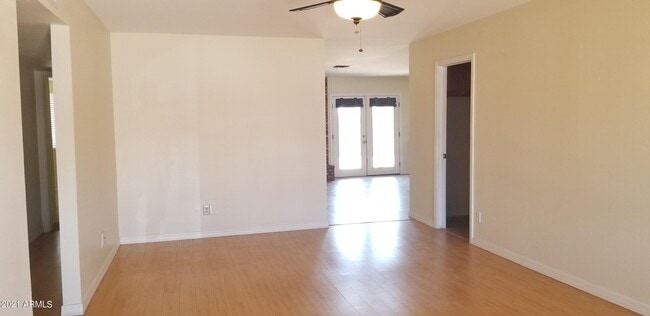 Building Photo - 3825 W Libby St