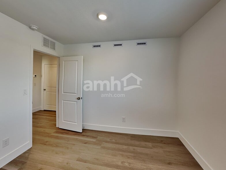 Building Photo - 10343 Bee Balm St