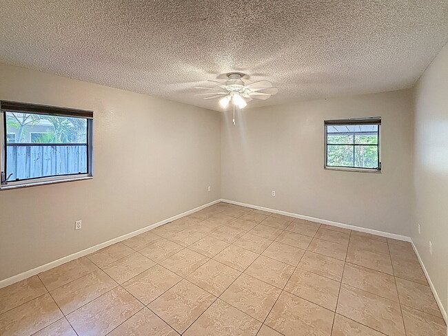 Building Photo - 10597 101st Ave