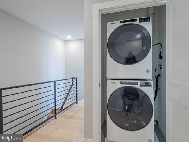 Building Photo - 769 S 10th St