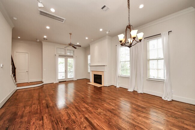 Building Photo - 2061 Fannin Station N