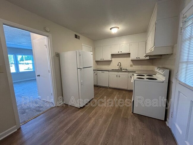 Building Photo - 522 S Cherry St