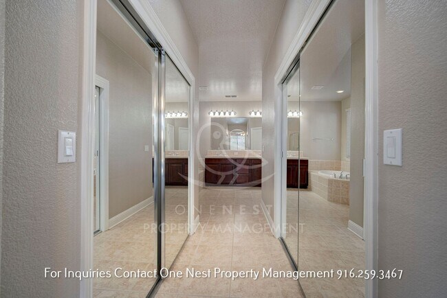 Building Photo - Fantastic - one of a kind 5 bdrm 4 bth hom...