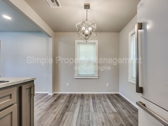 Building Photo - 215 W Kittyhawk Dr
