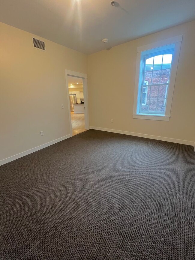 Building Photo - Putnam Hotel – $1,999 – 1 Bedroom/1 Bathroom, 690 SQ.FT. – UTILITIES INCLUDED, Available Immediately