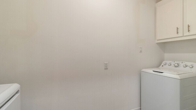 Building Photo - 14918 Plantation Oak Dr