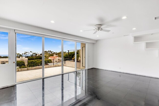 Building Photo - 3 Bed 3 Bath Ocean View, Penthouse "Mark Singer" Residence in Downtown Laguna Beach