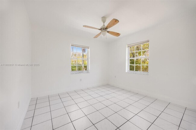 Building Photo - 953 SW 11th St