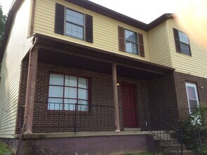 Building Photo - SPACIOUS 3 BEDROOM, 1.5 BATHROOM TOWN HOUSE LOCATED IN RADCLIFF