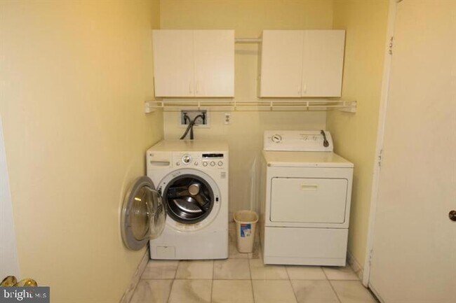 Building Photo - 101 Gordon Ln