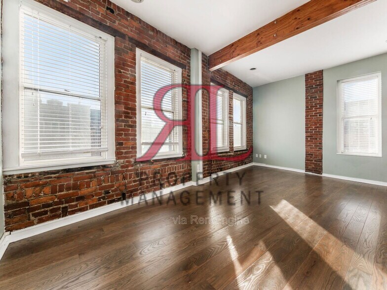 Building Photo - 1131 N High St