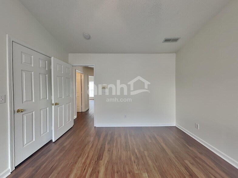 Building Photo - 11 Candor Pl