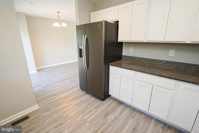 Building Photo - 2005 S Old Mill Dr