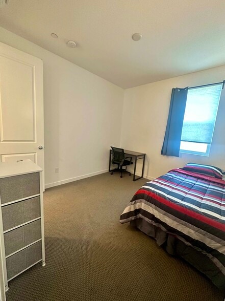 Building Photo - 5801 Sterling St