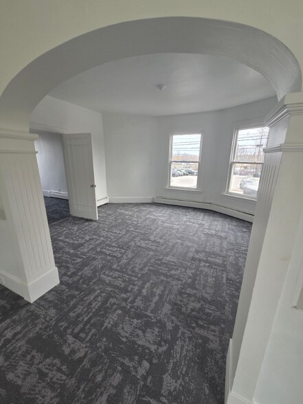 Building Photo - 93 Washington St N