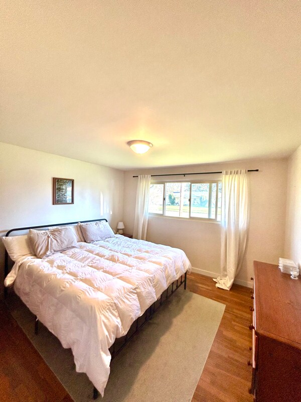 Building Photo - 12090 Country Ln