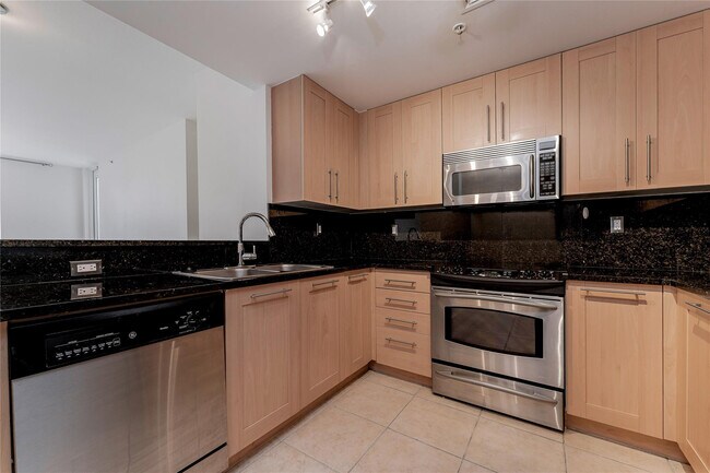 Building Photo - 511 SE 5 Ave