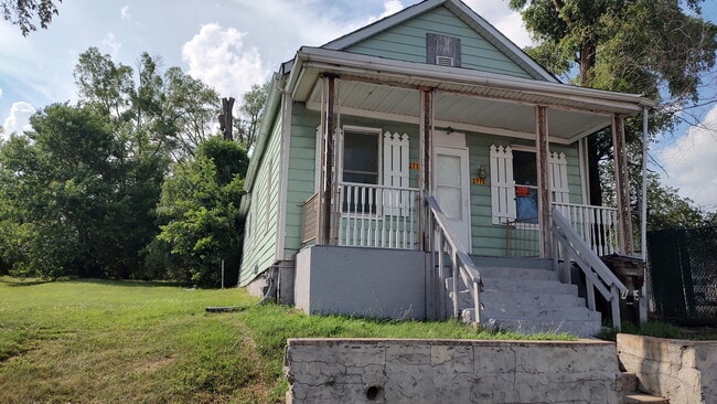 Primary Photo - 2715 SW Adams St