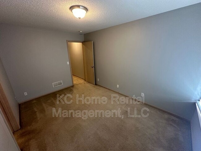 Building Photo - 4545 NE 83rd St