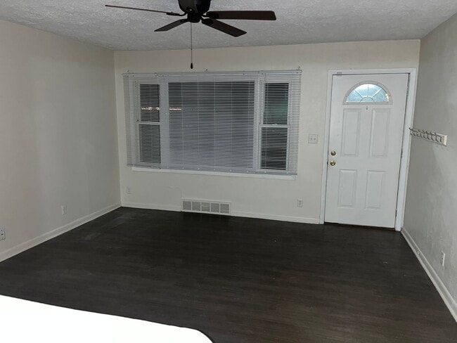 Building Photo - Agent Interest