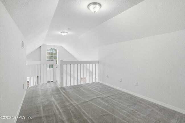 Building Photo - 13700 Richmond Park Dr N