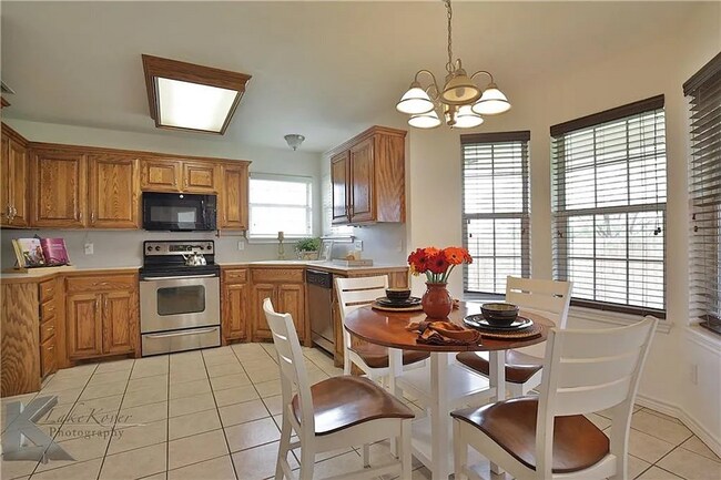 Building Photo - Cute 3-bedroom, 2-bath home