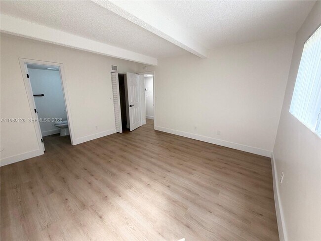 Building Photo - 1105 S Flagler Ave