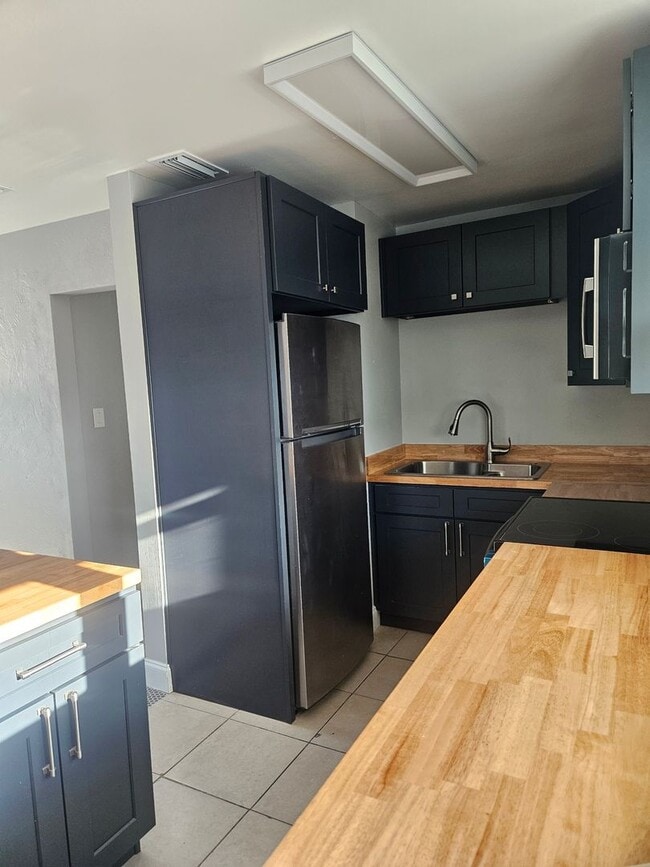 Building Photo - 3 bedroom 2 bath home