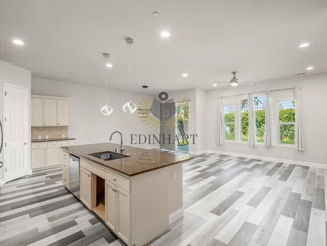 Building Photo - 1026 E Carnoustie Ave