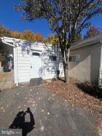 Building Photo - 1881 Williamstown Rd