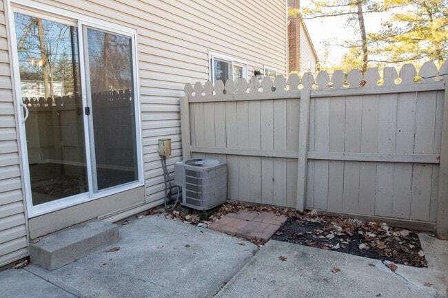 Building Photo - 7778 Deercrest Ct