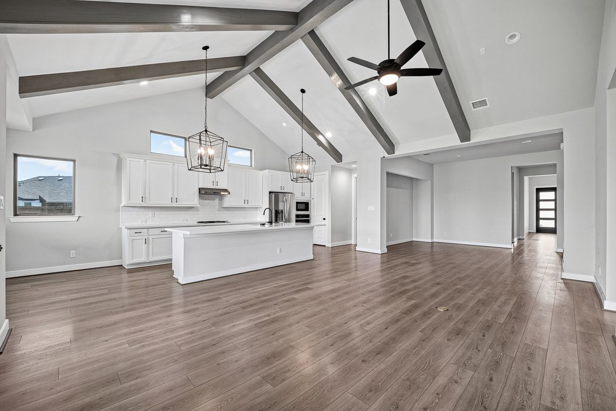 Building Photo - 2600 Golden Palms Ln