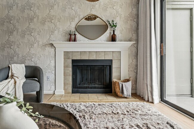 Building Photo - Sunny 2-Bed, 2-Bath Condo in Boulder’s Kin...