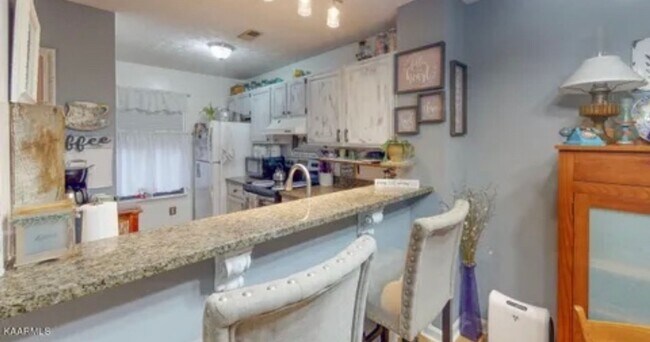 Building Photo - 2BR/ 1.5BA Townhouse in Bearden w/ 1 car garage