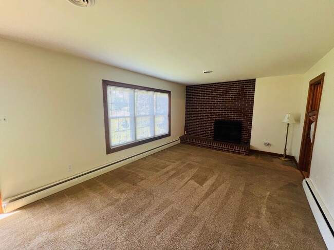 Building Photo - 3 bedroom 1 bath rancher with full basement