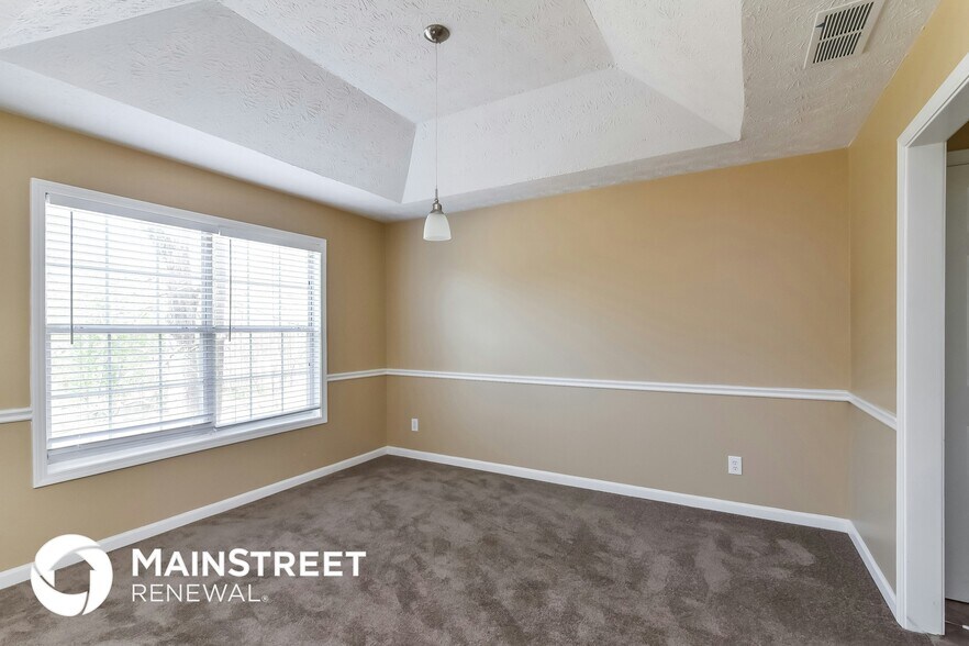 Building Photo - 1545 Royale Castle Dr