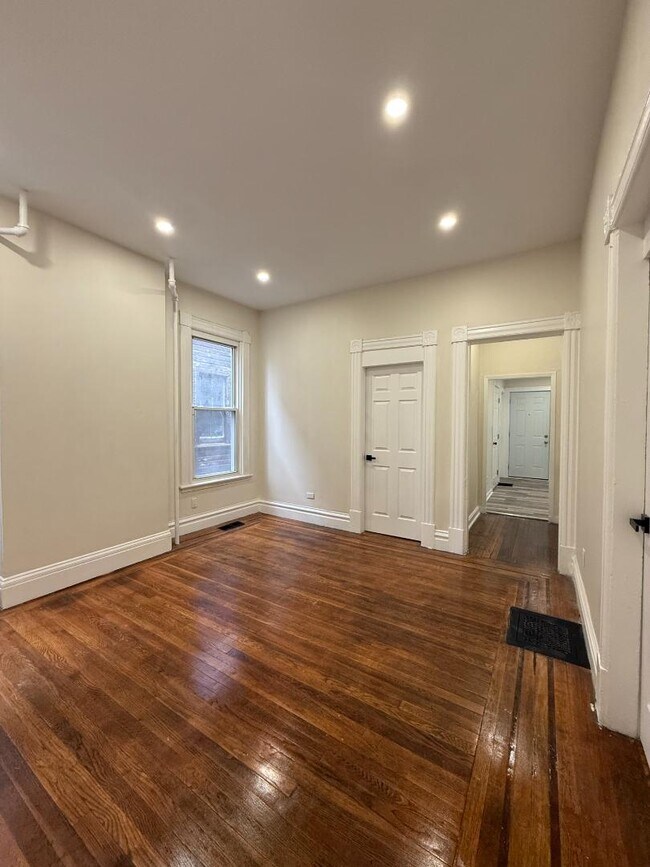 Building Photo - 161 6th Ave