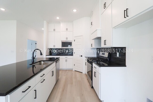 Building Photo - Stunning New Construction Simmons Home - 5 Bed 3 Bath - Pond View & Full Appliance Package!