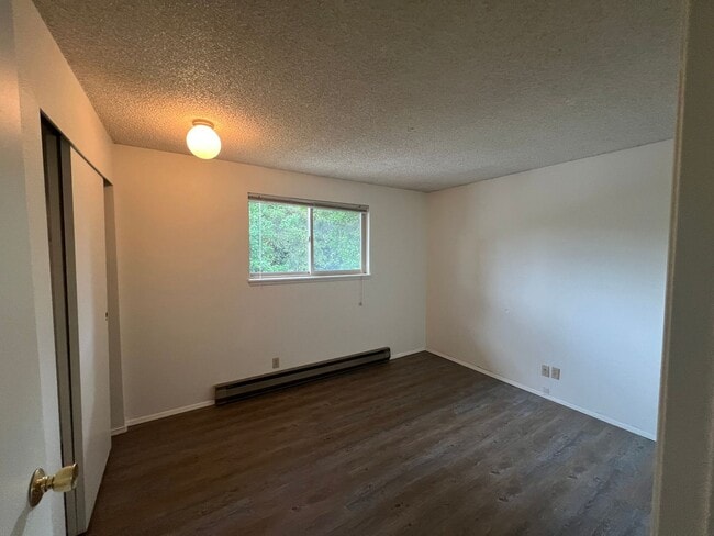 Building Photo - 2 Bedroom 1 Bathroom Unit Close to WWU and Fairhaven