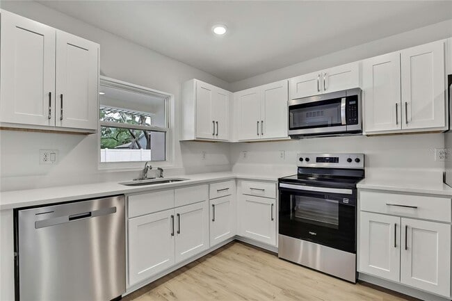Building Photo - 10324 Chalmer St