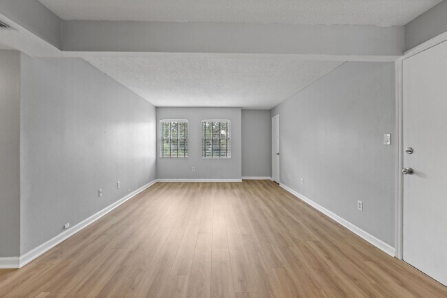 Building Photo - Orlando - 2 Bedroom, 1 Bathroom - $1895.00