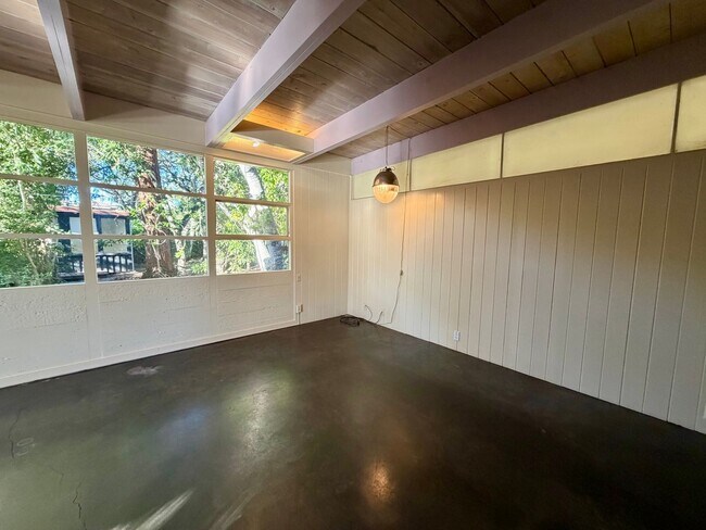 Building Photo - Unique 2 bedroom 2 bath home in Pacific Grove!