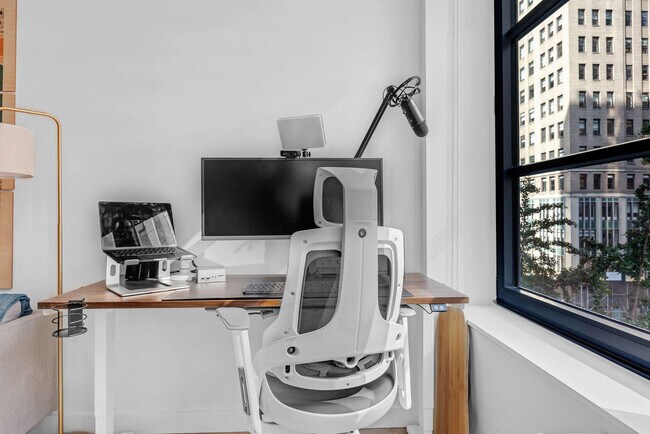 Building Photo - 980 6th Ave