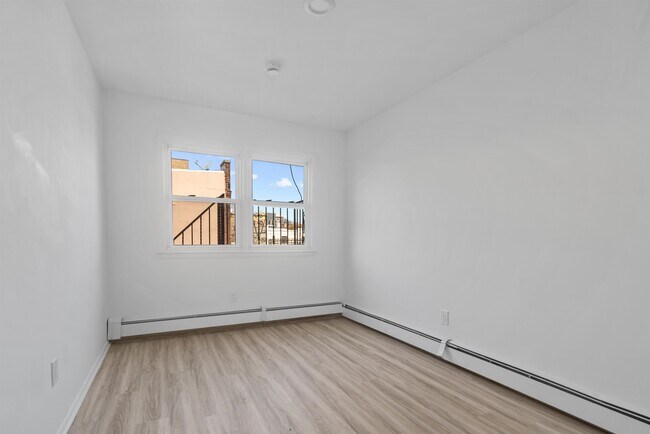 Building Photo - 4017 Hudson Ave