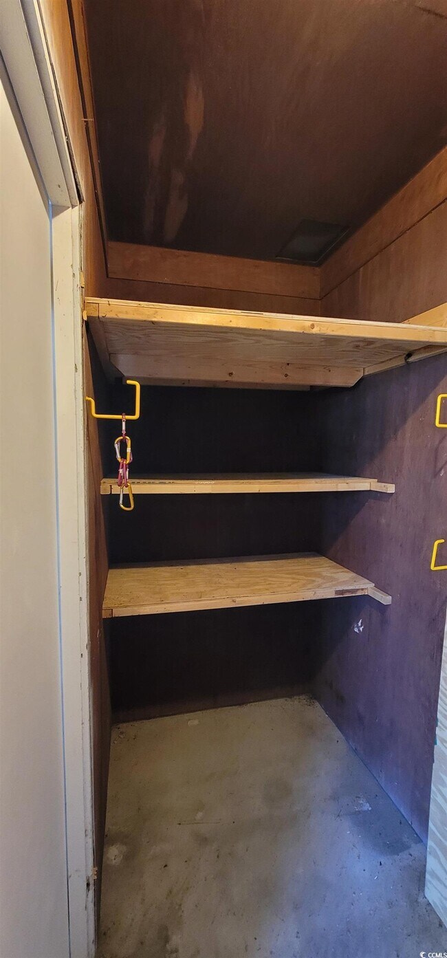 Building Photo - 609 Hibiscus Ave