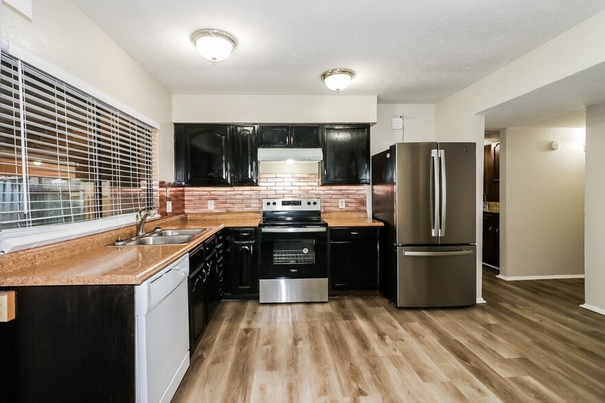 Building Photo - 15614 Mendocino Dr